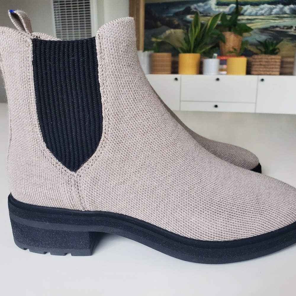 NEW Rothy's Lug Boot in Dove - Size 6 - originally $269 - Picture 2 of 7